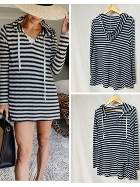 La Blanca Navy and White Stripe Slouchy Hooded Sweater Cover up Top Size M